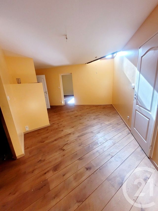 maison à vendre - 7 pièces - 213.0 m2 - LOUHANS CHATEAURENAUD - 71 - BOURGOGNE - Century 21 Agence Coeur De Bresse